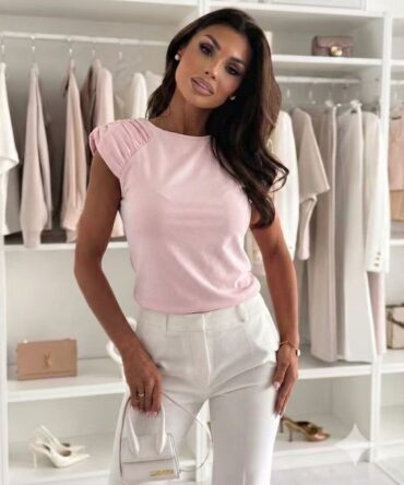 Μπλούζα με πιέτες στους ώμους